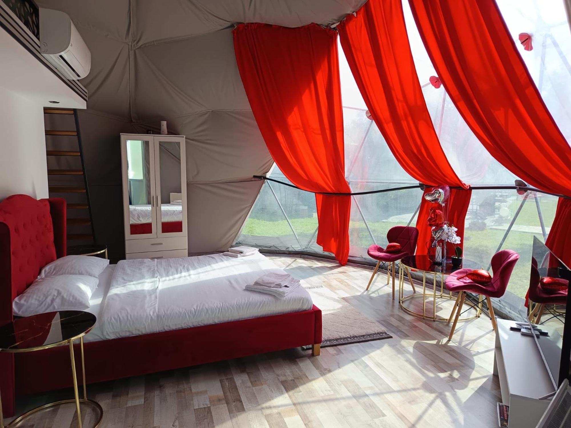 Hotel Sun Garden Glamping Domes Călimăneşti Zewnętrze zdjęcie